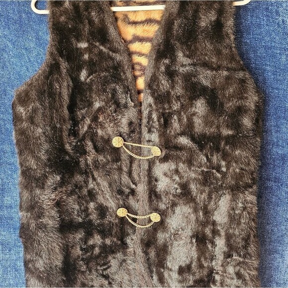 Vintage Hollywood Fur Vest Reversible Animal Print Black Brass Gold - Picture 10 of 12